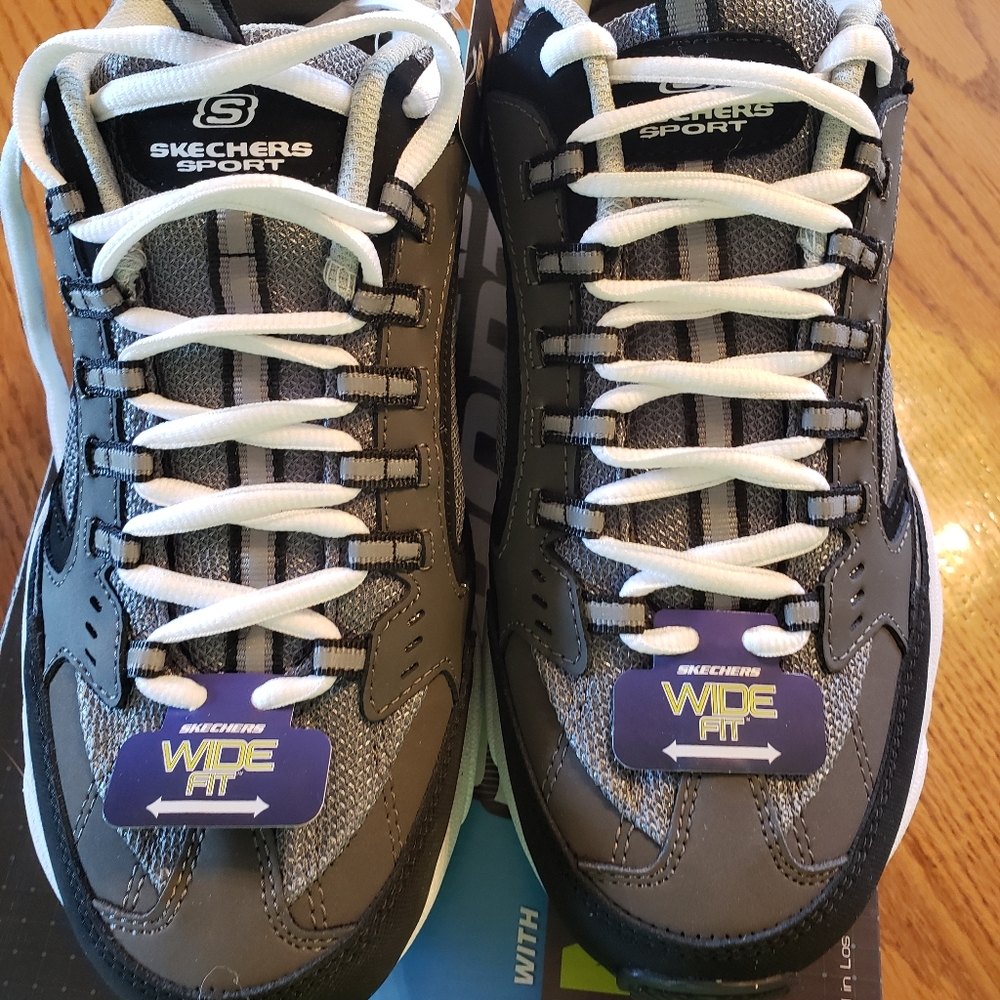 Mens skechers 9.5 wide new